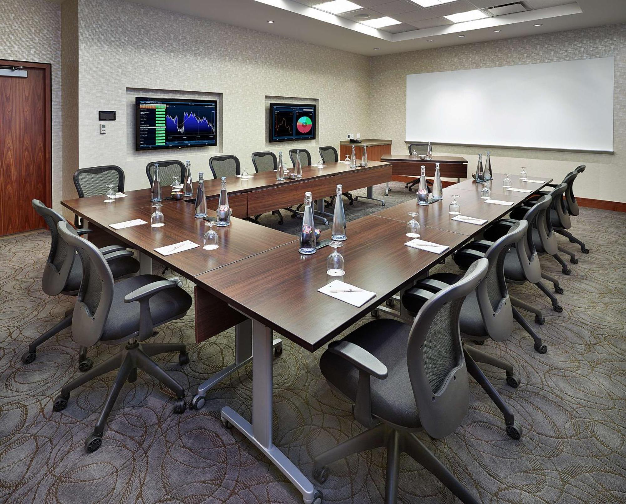 Doubletree By Hilton Hotel & Conference Centre Regina Luaran gambar