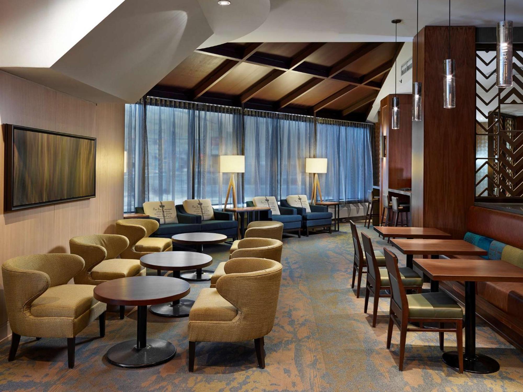 Doubletree By Hilton Hotel & Conference Centre Regina Luaran gambar